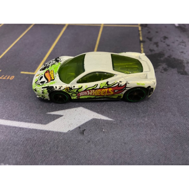 Xe Hot Wheels Ferrari 458 Italia