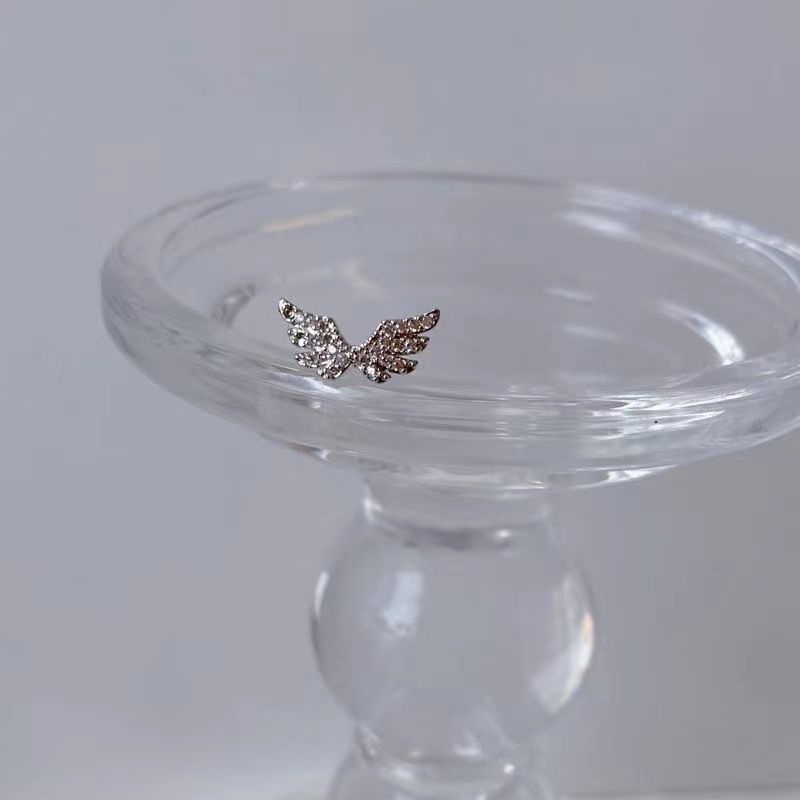 Khuyên Tai Nữ Trang Tạo Hình Độc Đáo