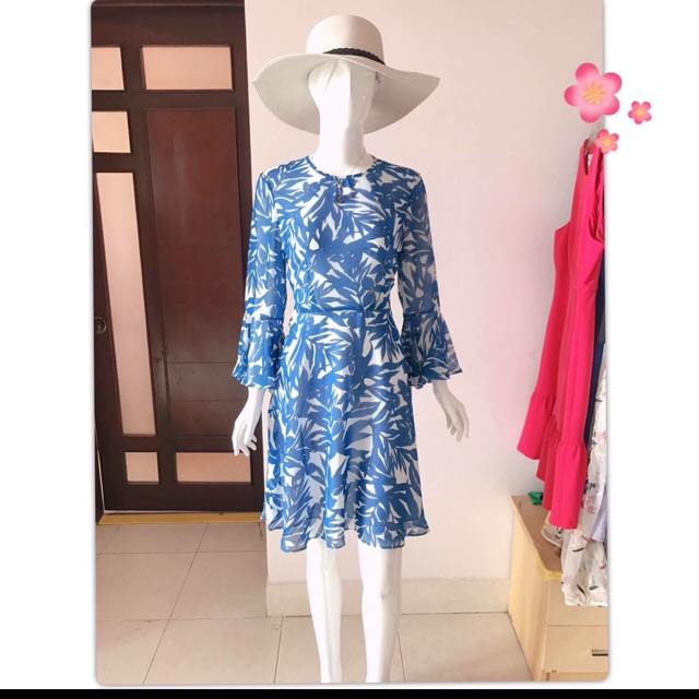 Đầm 2 lớp chất vải thun co dãn diện đi tiệc cực sang form siêu đẹp ạ. FORM MIDI DÀI QUA GÓI Shop có 1 chiếc màu đỏ đhhh