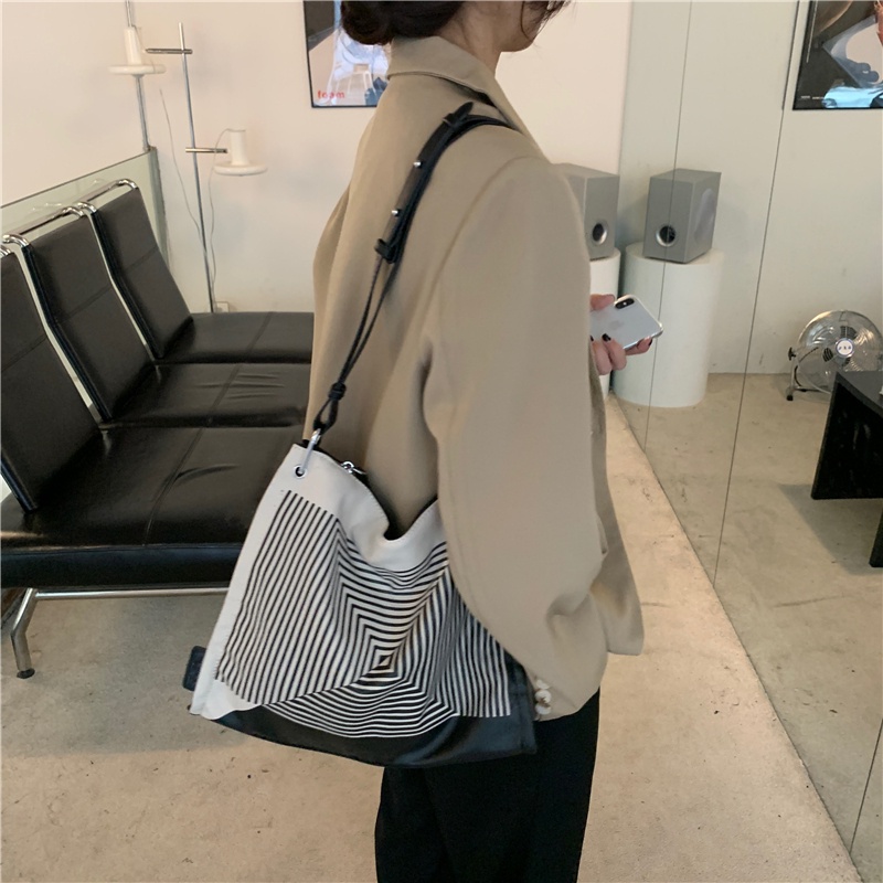 Túi đeo vai họa tiết hình học sức chứa lớn mẫu mới