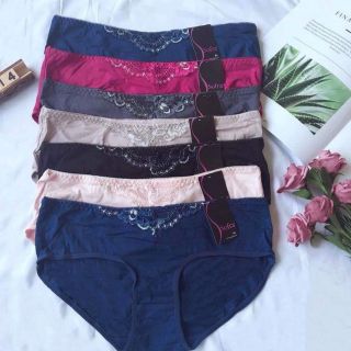 Quần lót phụ nữ