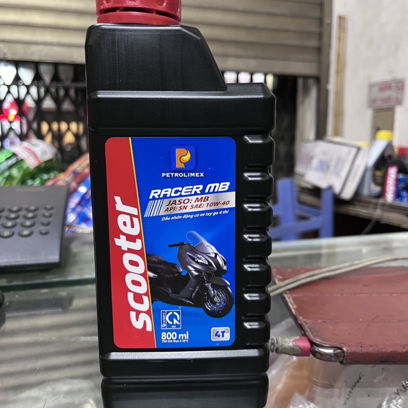 1 Thùng dầu Racer 0.8L xe ga