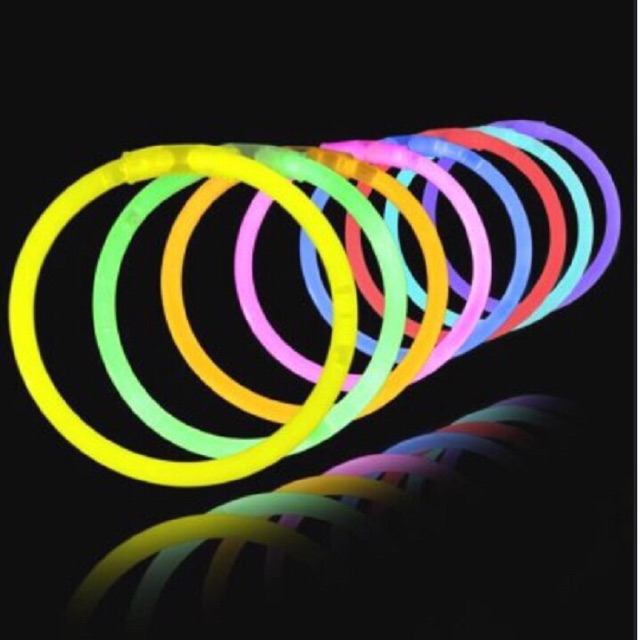 Que Phát Sáng Dạ Quang Đủ Màu Sắc Rực Rỡ GIADUNGBANBUONTANTHANH Hộp 100 que vòng phát sáng dạ quang với nhiều phụ kiện