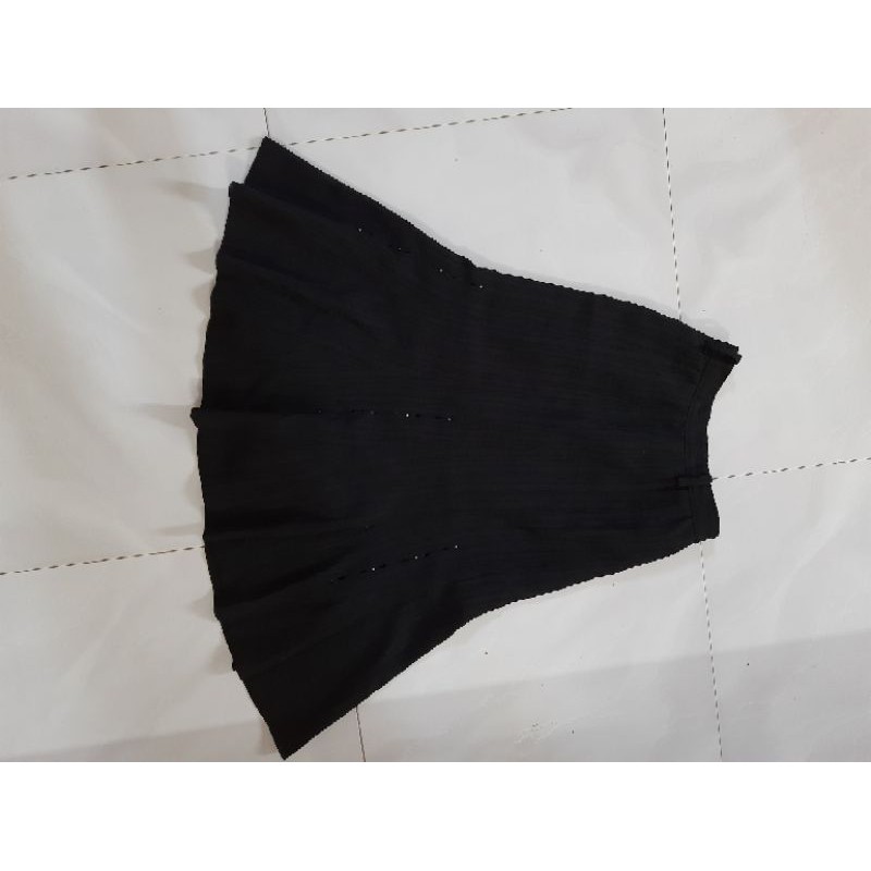 Chân váy đen 2 lớp xòe đuôi cá nhẹ used
