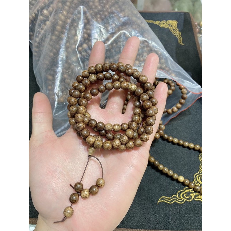 Vòng trầm hương tự nhiên 108 hạt kiểm định