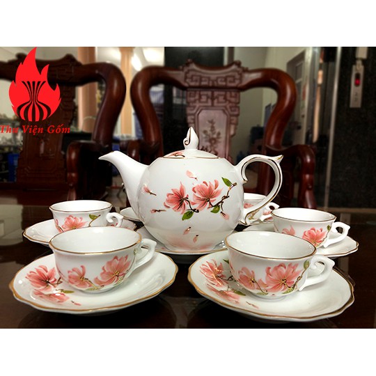 Bộ ấm chén trắng vẽ vàng vẽ cảnh Bát Tràng