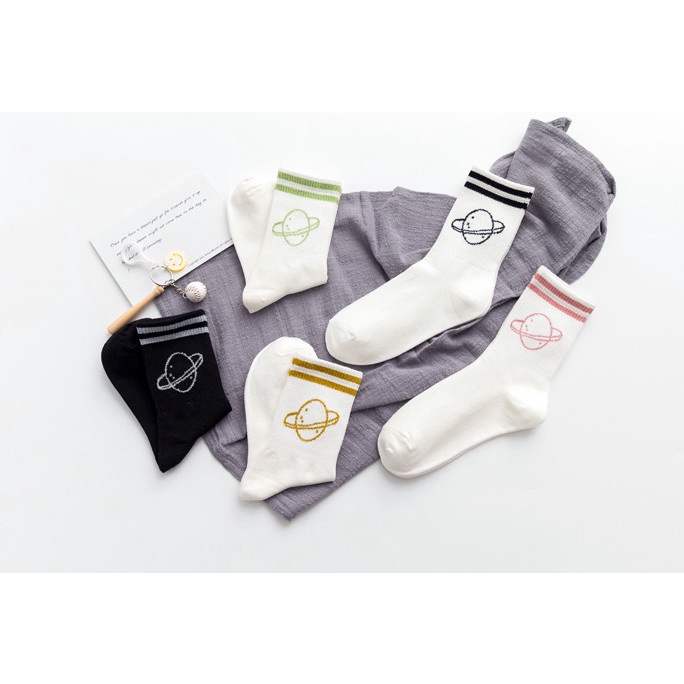 Vớ cổ cao Unisex hình sao Thổ phong cách thể thao, trẻ trung và năng động.