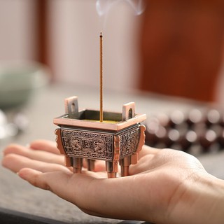 Đế để đốt trầm hương chất liệu kim loại phong cách Trung Hoa