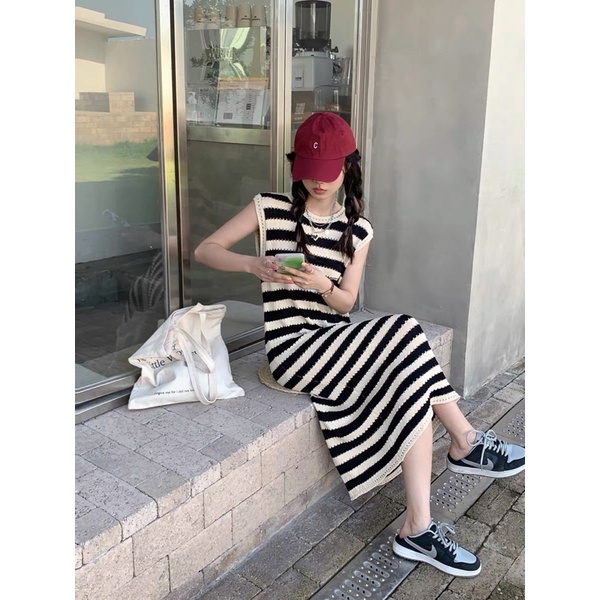 Đầm kẻ ngang dáng dài maxi chất len lưới phong cách , Váy maxi sát nách hoạ tiết kẻ sọc ngang chất len lưới