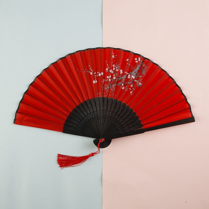 Quạt cổ trang Nền xanh hoa trắng Sứ thanh hoa Đỏ mận dây tuyến cổ đại xếp cầm tay phong cách múa Trung Quốc