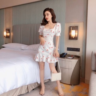 Đầm cherry đỏ mắc cáo
