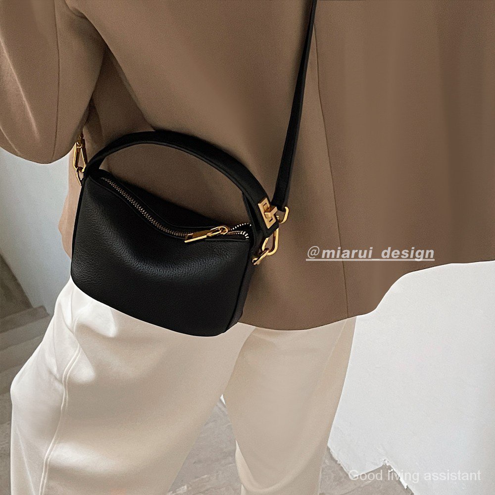 Túi xách đeo vai thiết kế mới 2022 hình hộp đựng cơm