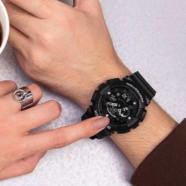 Đồng hồ nam Casio G Shock GA-135DD-1ADF Dây Nhựa Màu Đen - Mặt Đính Đá Kim Cương