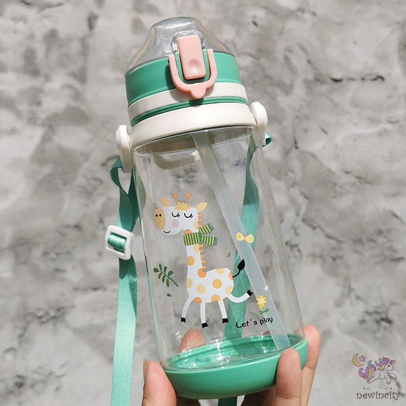 Bình Nước Chất Liệu Bằng Nhựa Cỡ Lớn Hoạ Tiết Hoạt Hình Có Ống Hút