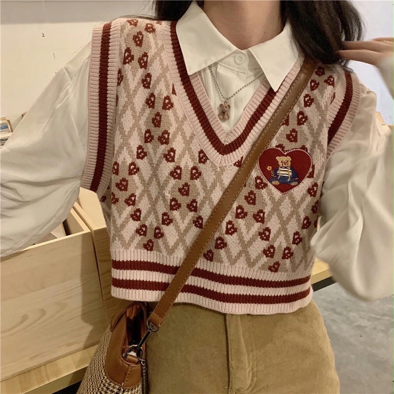 Áo gile len thêu Red Heart đáng yêu Footmade