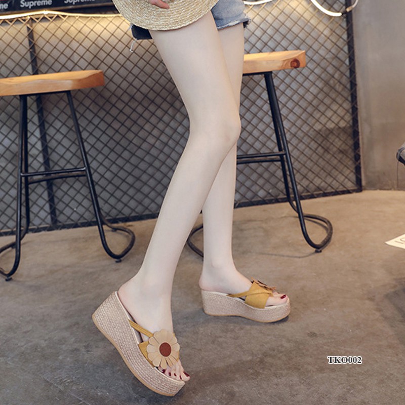 Dép xỏ ngón, dép đế xuồng da lộn đi biển, đi chơi chống trơn trượt trẻ trung dành cho nữ - TKO002