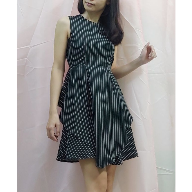 Đầm công sở 2 tầng váy xòe kẻ sọc tay cánh
