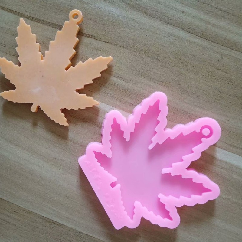 be❀  Puzzle Maple Leaf Keychain Silicone Mould Plaster Soap Mold with Hole DIY Chocolate Fondant Cake Decoration Baking Tool