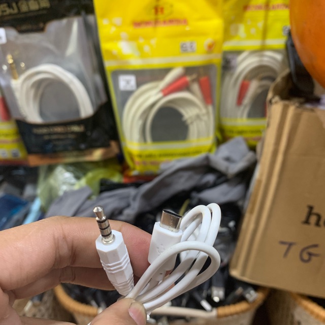 Calbe chuyển âm thanh 3.5 ra Micro