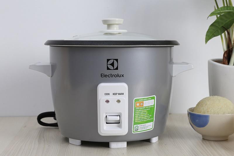 Nồi cơm điện Electrolux 1.8 lít ERC1800 mới Chính Hãng Lòng nồi hợp kim nhôm tráng men chống dính-BH 12 tháng