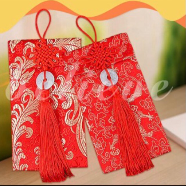 Bao lì xì vải gấm đỏ gắn nơ ngọc bội 1 chiếc