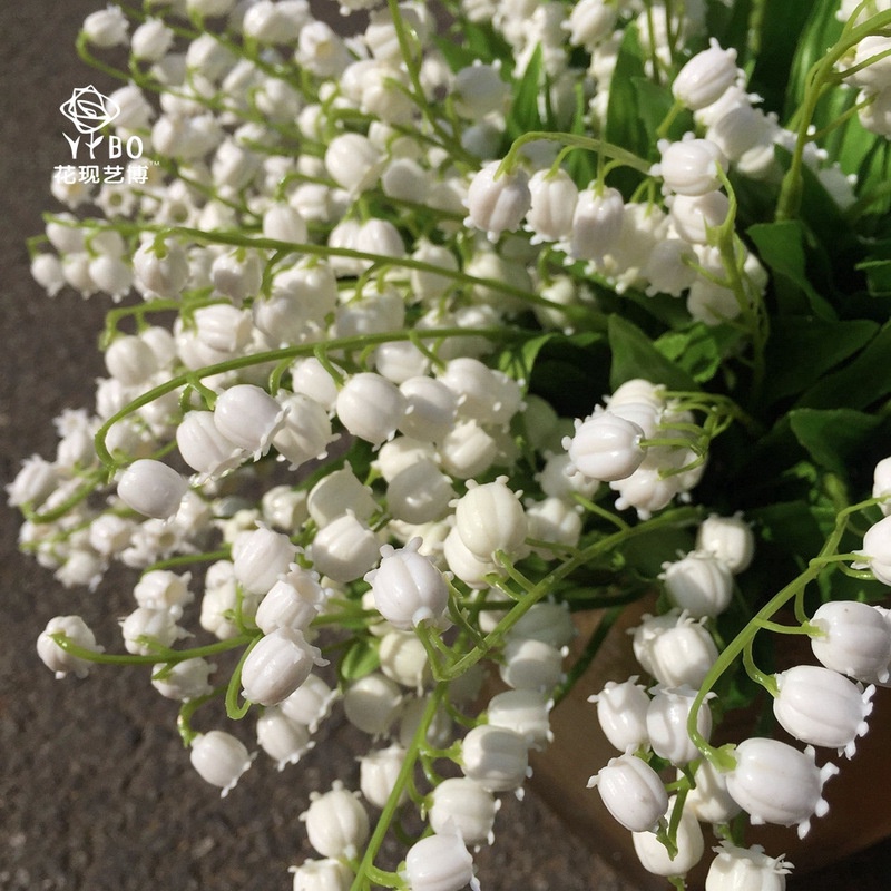 Hoa Lily Giả Bằng Nhựa Trang Trí Đám Cưới