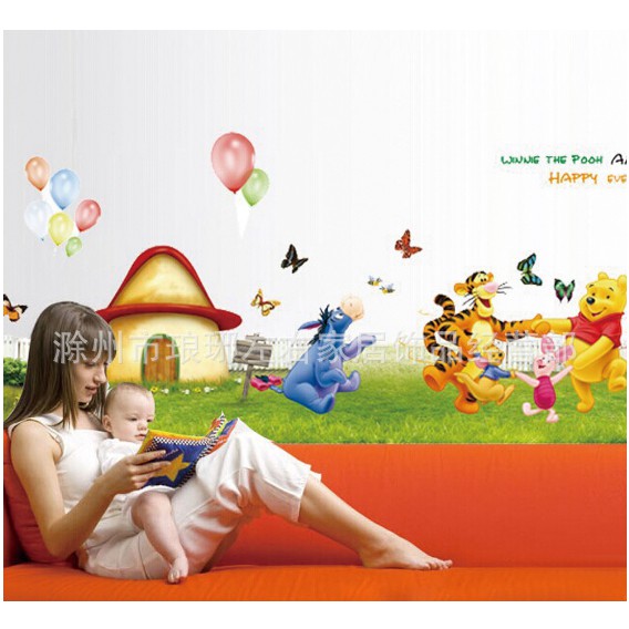 Decal trang trí tường Gấu POOH vui vẻ cùng các bạn ở nhà Nấm