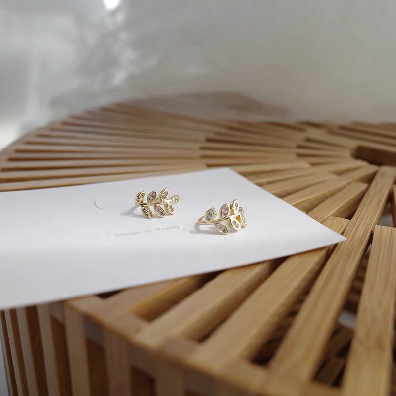 Hoa tai dạng kẹp mạ vàng đính đá zircon hình lá không gây đau tai