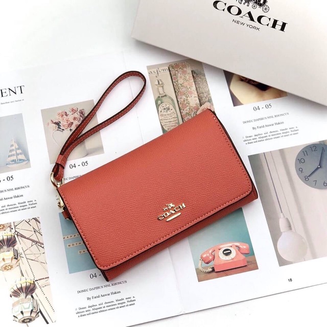 VÍ COACH FLAP PHONE SIZE TRUNG