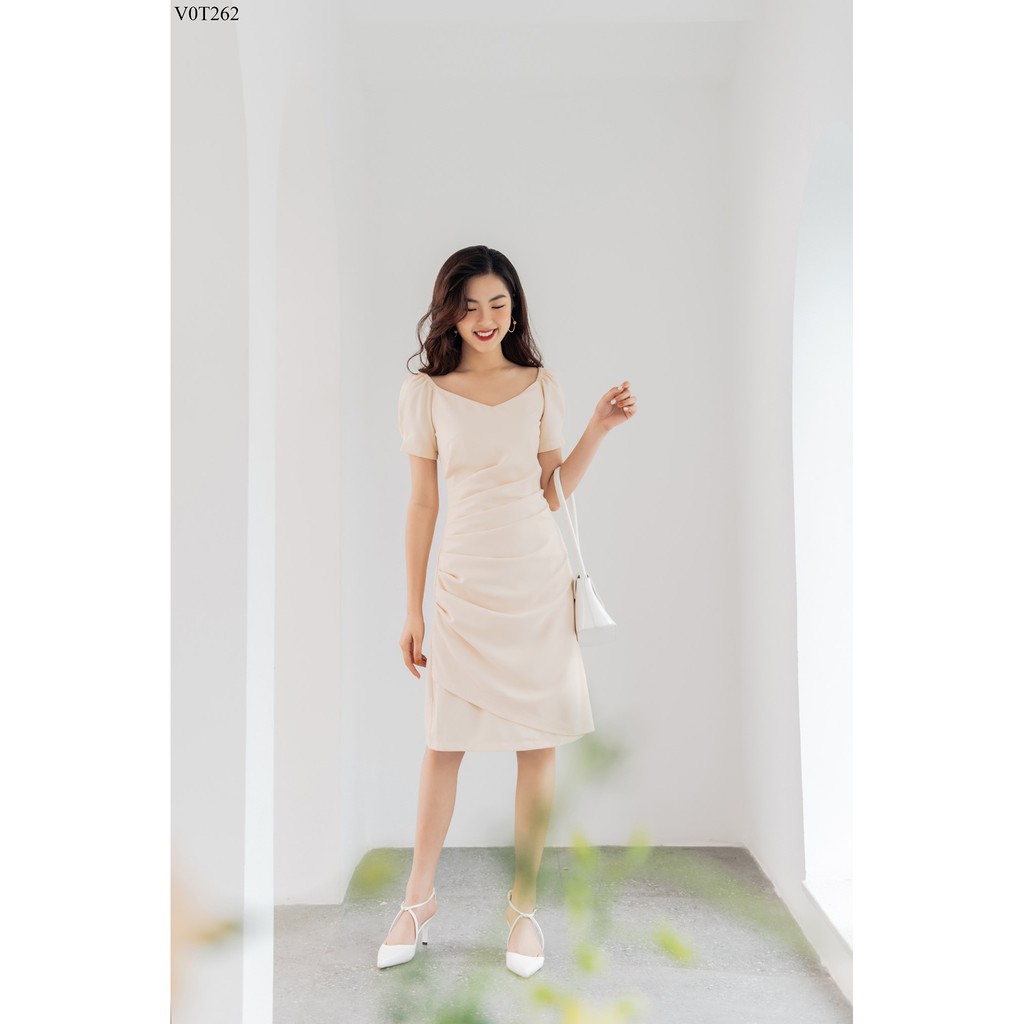 TIIN STORE Váy cổ tim chun vai thân xếp ly chéo by Tiin | BigBuy360 - bigbuy360.vn