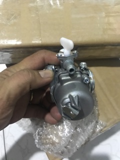 Bình xăng con ( bộ chế ) máy cắt cỏ T200. ĐƯỜNG KÍNH HỌNG GẮN CO XANG LÀ 21MM