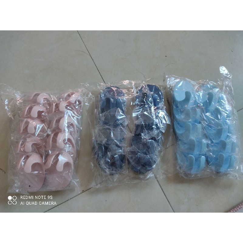 Móc dán tường chịu lực có 2 móc cứng cáp màu xanh, hồng, tím than