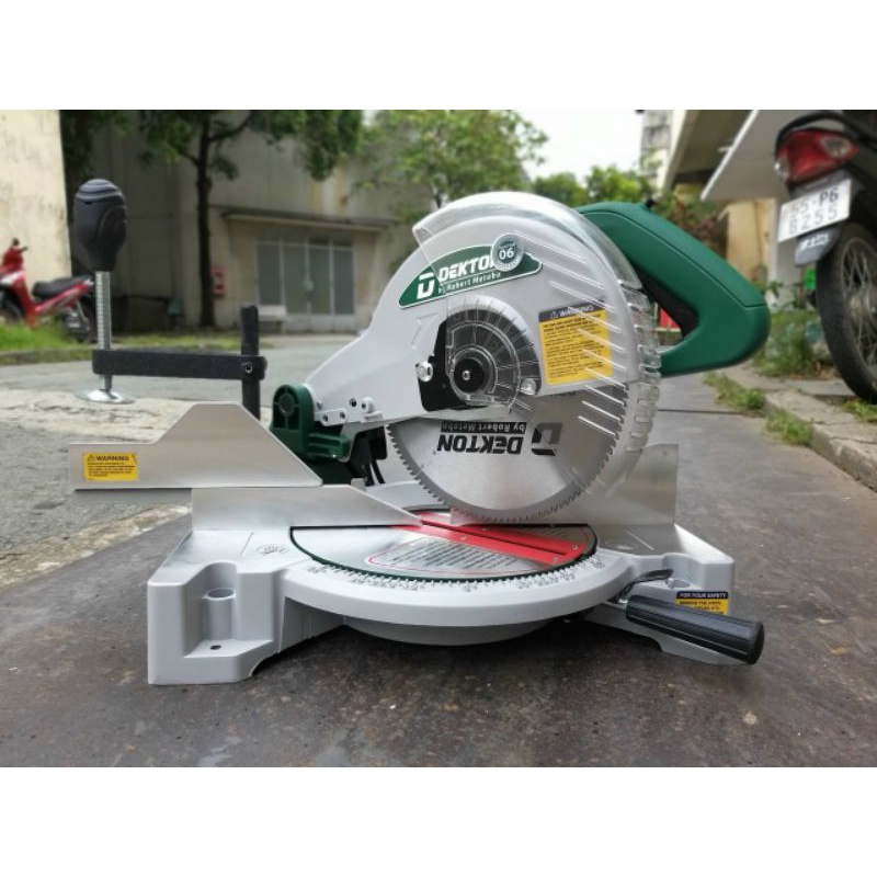 Cắt nhôm đa góc có ghiêng DEKTON DK255.Công xuất 1800W.máy kèm lưỡi 255mm.