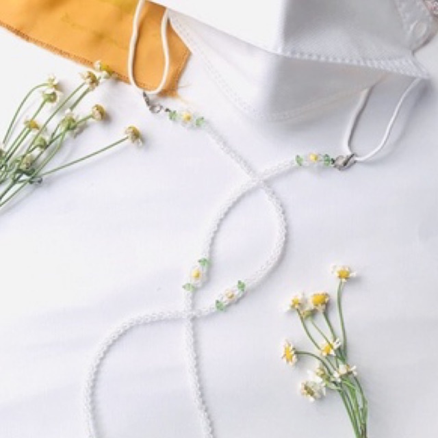 Dây đeo khẩu trang Handmade hoa cúc dạng hạt trong