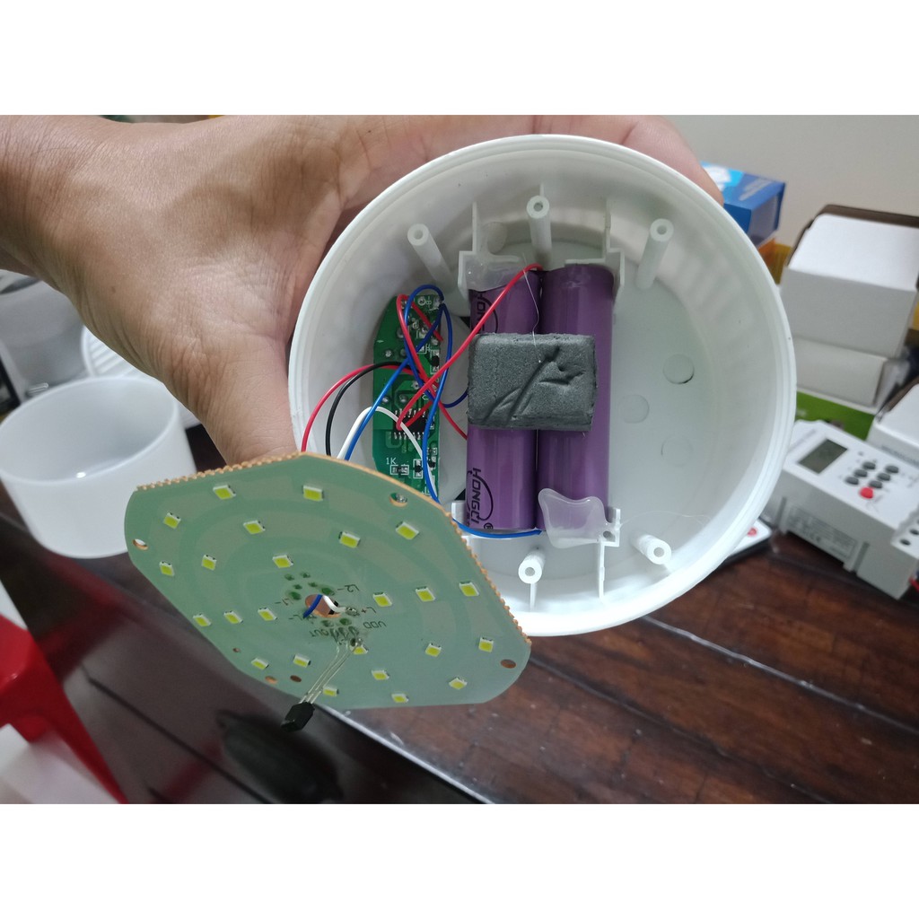 Đèn Tích Điện, Bóng đèn 100W, 2 viên PIN - Có tấm Pin năng lượng mặt trời và cáp sạc điện