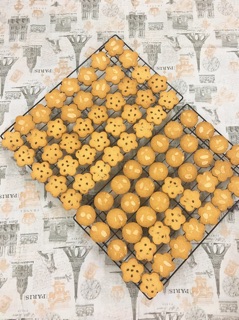 Cookies hạnh nhân, trà xanh