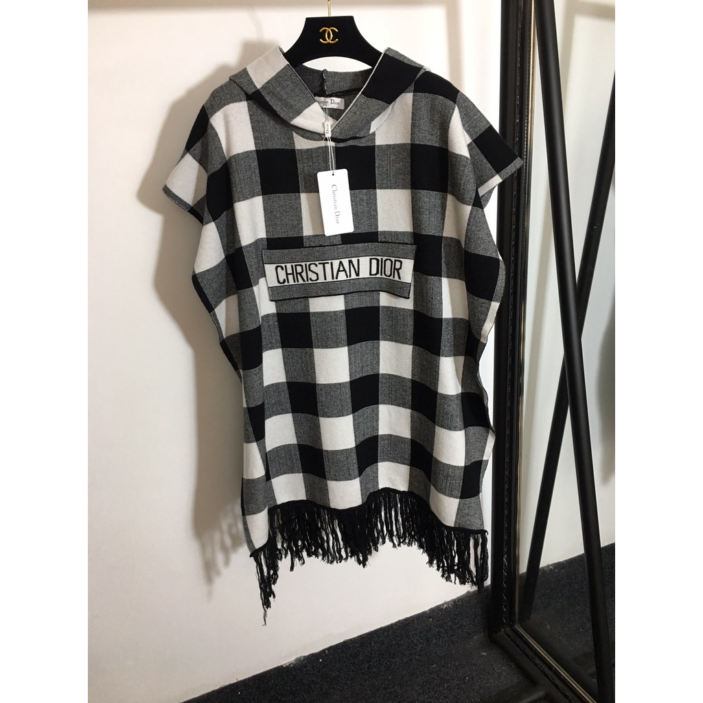 Váy, đầm cách điệu dior CD kẻ sọc, không tay, có mũ trùm đầu