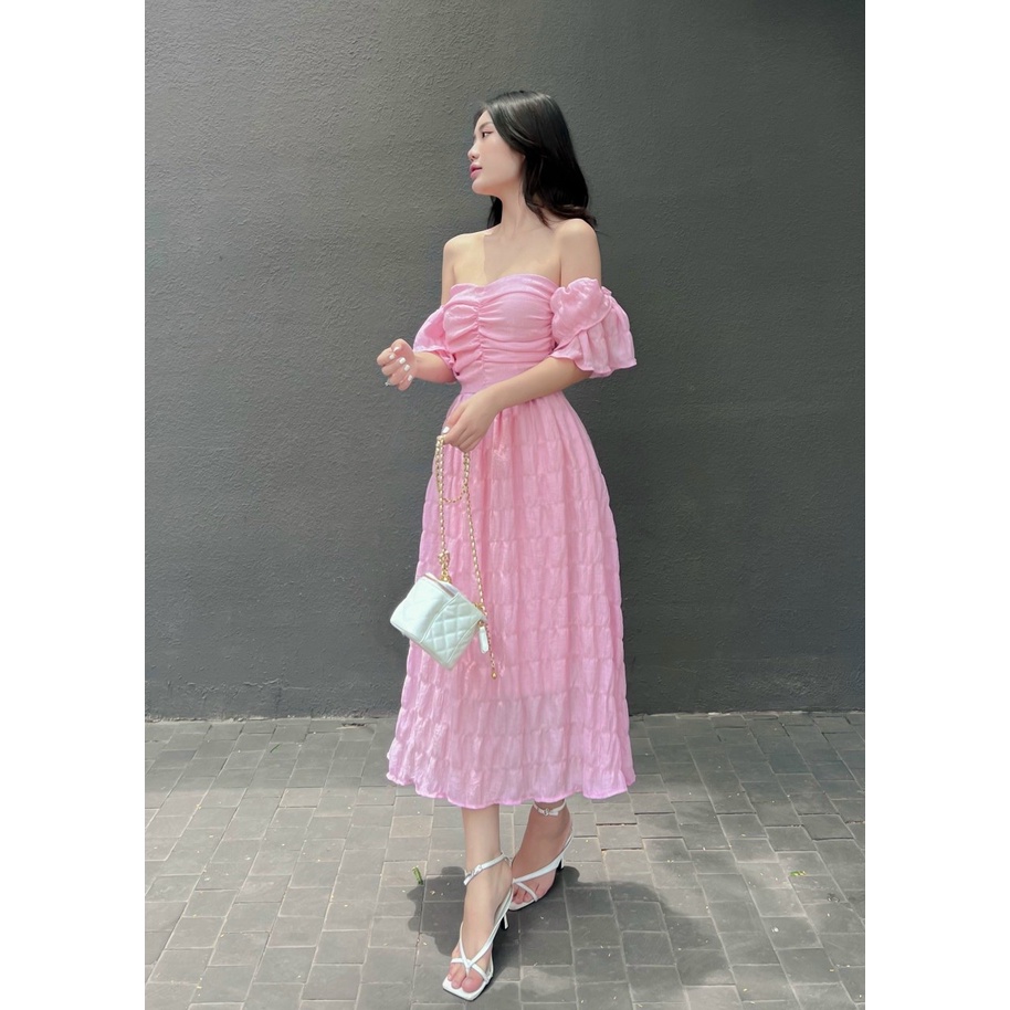 Đầm maxi nữ trễ vai xếp tầng vải nhún xinh xắn với các màu tôn da, hot trend dành cho các tình yêu đi chơi, đi biển