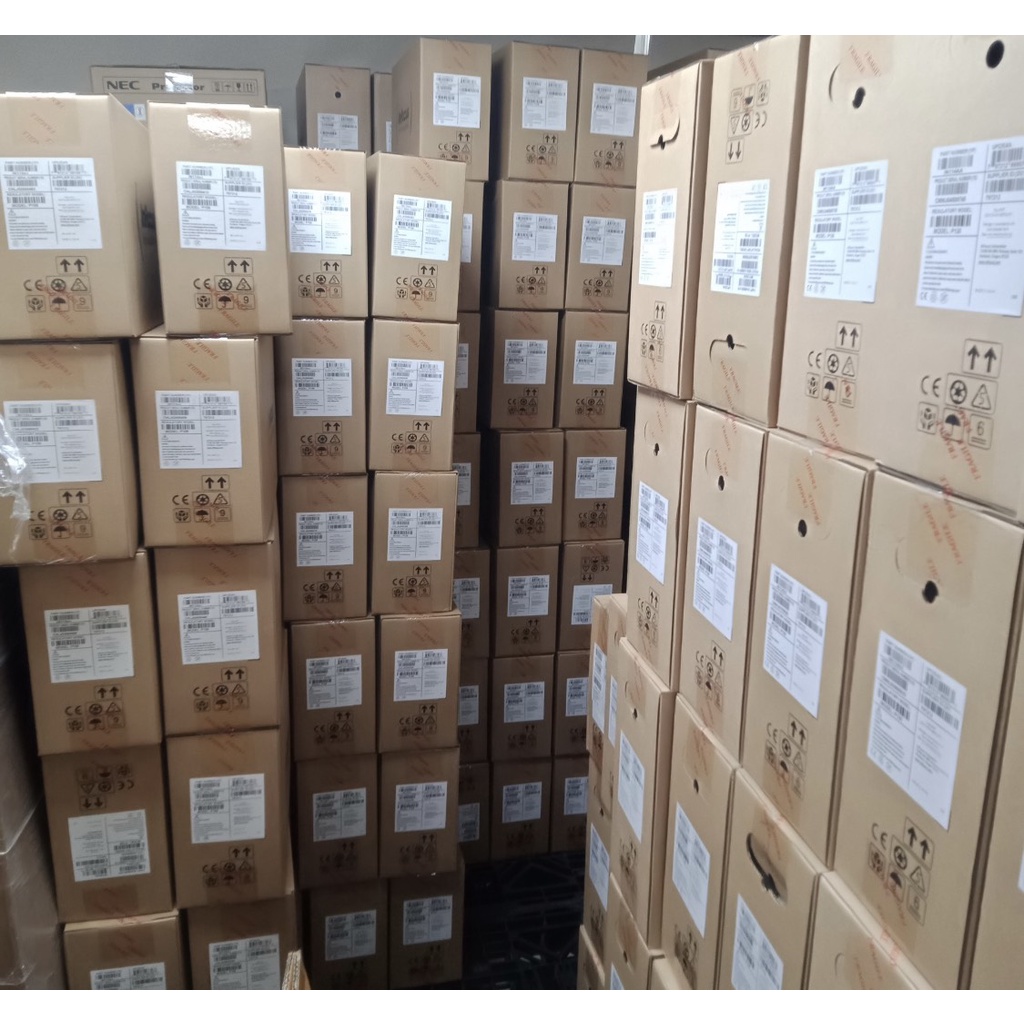 Máy chiếu chính hãng Infocus P130 độ sáng 3800 ansilumen, công nghệ DLP bảo hành 2 năm thân máy, Chiếu được ban ngày.