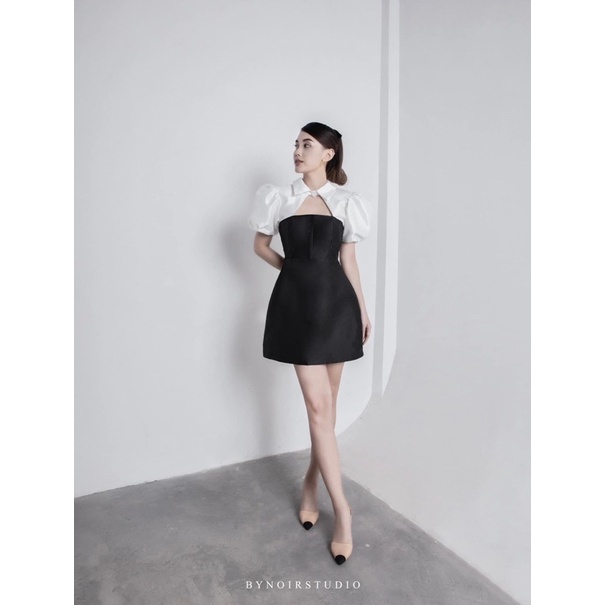 V777  VÁY ĐEN PHỐI VAI TRẮNG CẮT NGỰC CỔ SƠ MI