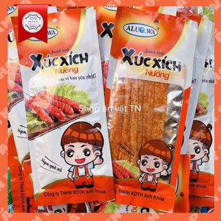 1 gói snack hình xuc xích nướng dai ngon