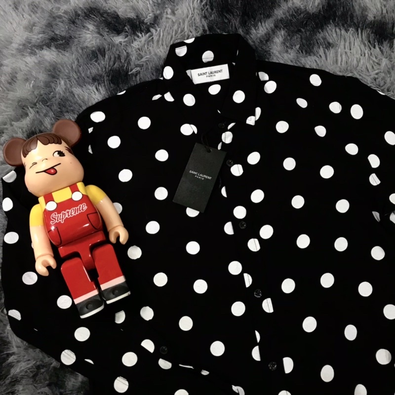 Áo sơ mi saint đen chấm bi