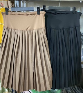 Chân váy xếp li bầu.