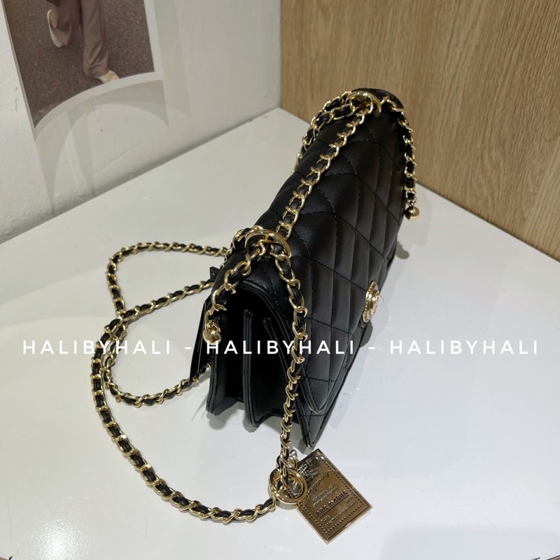 Túi Lyn da trám dây xích pha da kèm charm xinh xắn