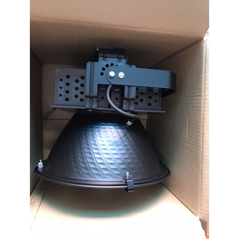 Đèn led chiếu xa ngoài trời chuyên cho tàu biển, sân vận động, vuông tôm, hàng chuẩn công suất chống nước IP67
