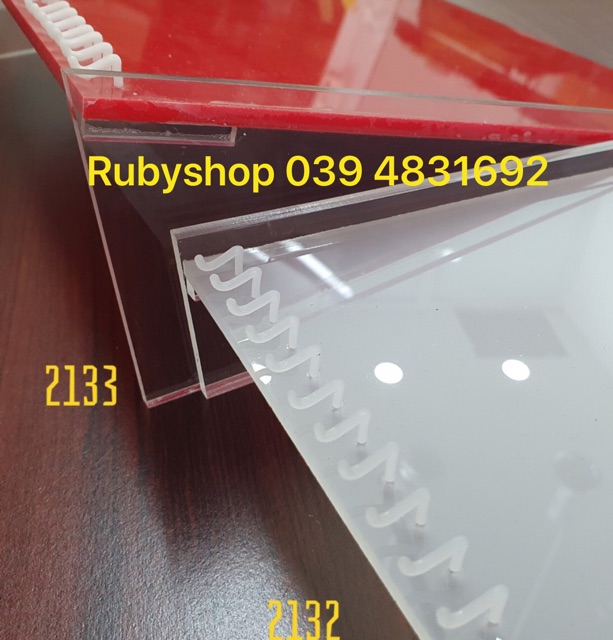 Khay mika trưng dây chuyền nằm thấp và nằm cao