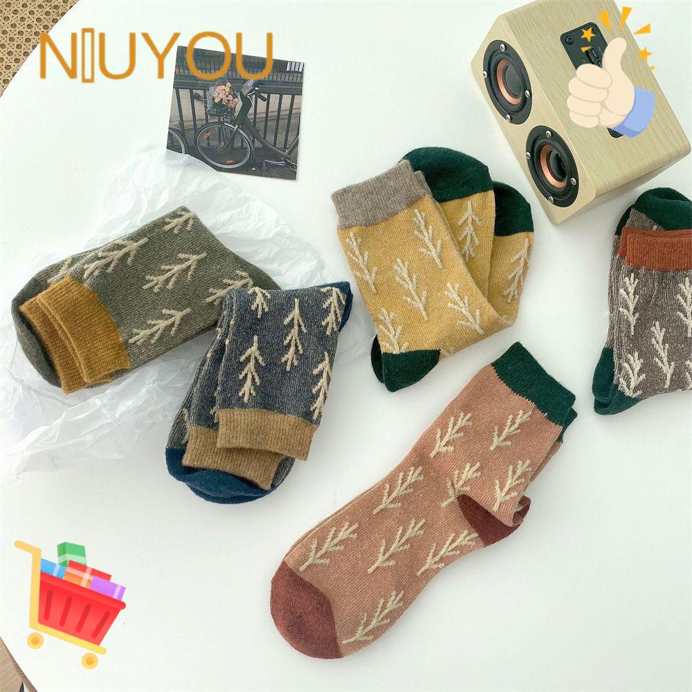 Đôi vớ họa tiết hoa thời trang sành điệu cho nữ