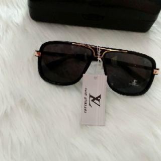 Mắt kính LV Thụy Điển cao cấp.