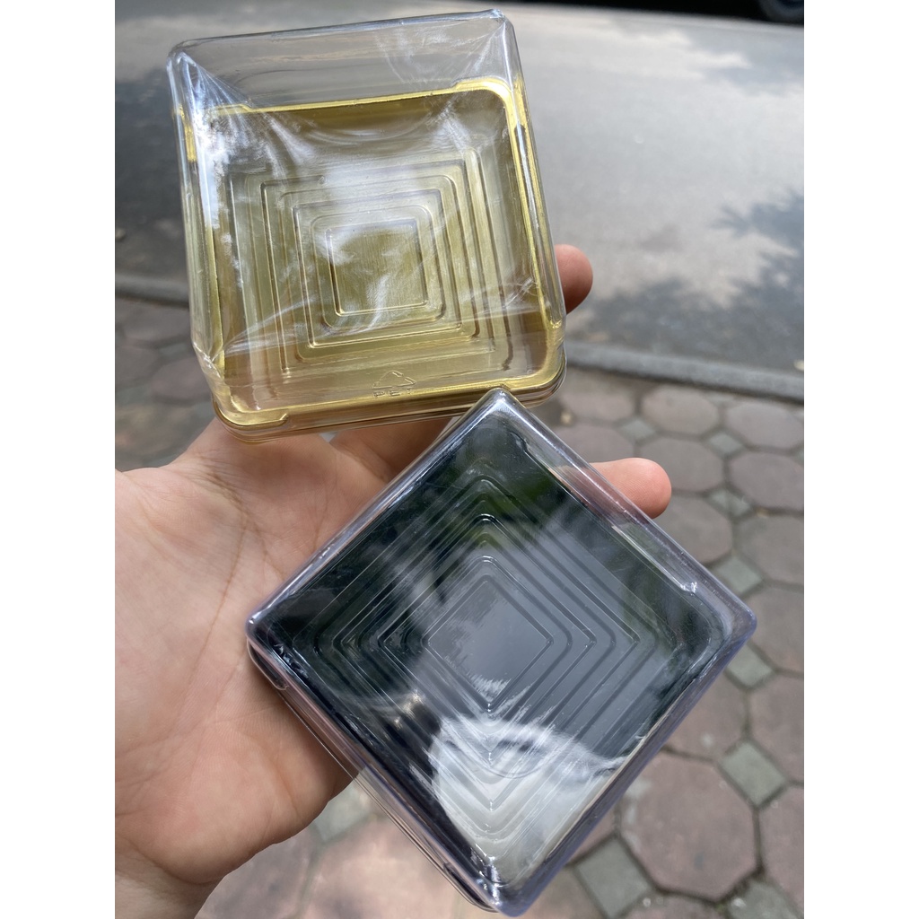 Hộp Nhựa Vuông Đế Vàng Đựng Bánh 100gr