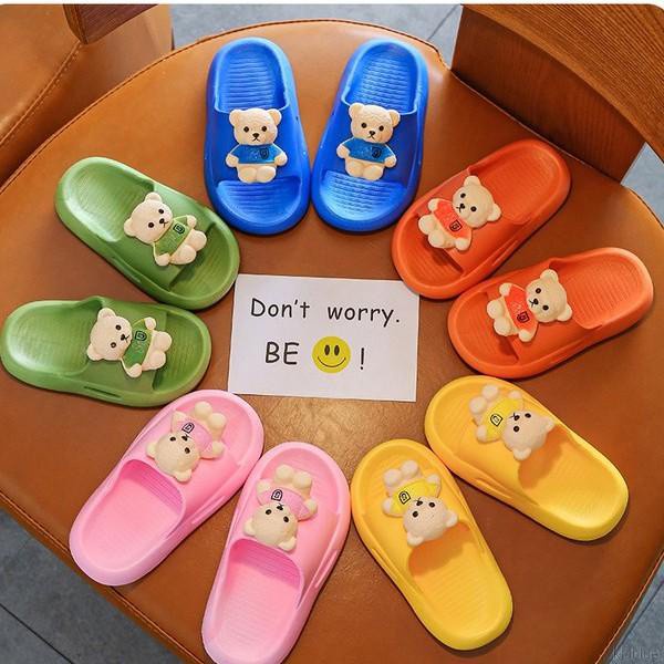 Dép Trẻ Em Bằng Nhựa PVC Đế Mềm Đính Gấu Hoạt Hình Ba Chiều Dễ Thương